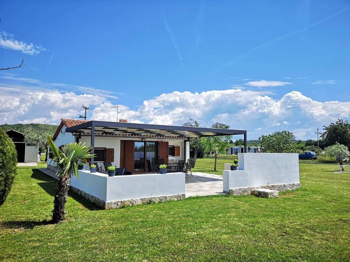 Leo Villa